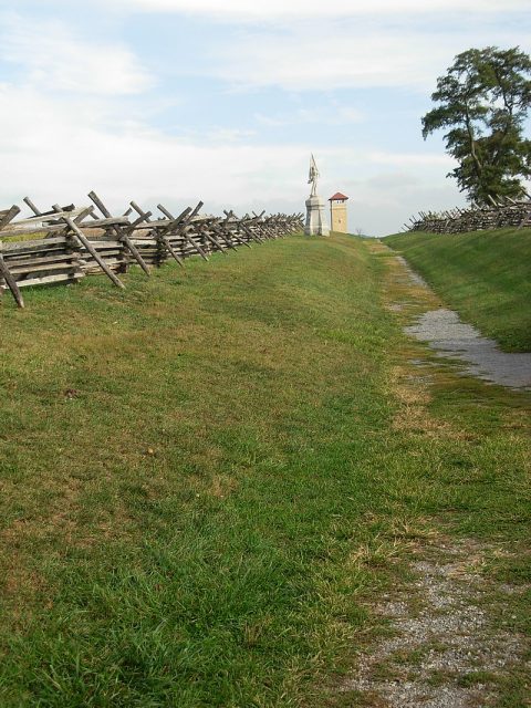 Sunken “Bloody Lane” of the Battle of Antietam. At the memorial Antietam National Battlefield, in northwestern Maryland. By Piotrus CC BY-SA 3.0