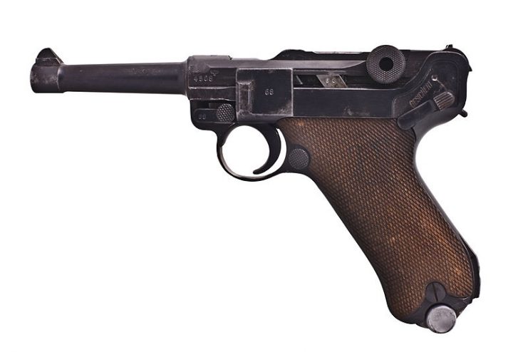 Ordnance Luger pistol of the Army of the Third Reich. By Rama / CC BY-SA 2.0 fr