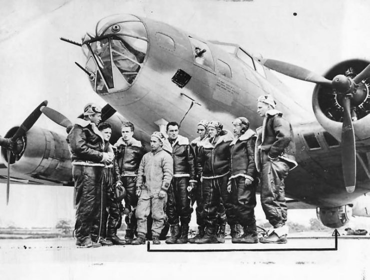 B-17E Flying Fortress of the 97th BG, 342nd Bomb Squadron – crew prepares for mission August 1942