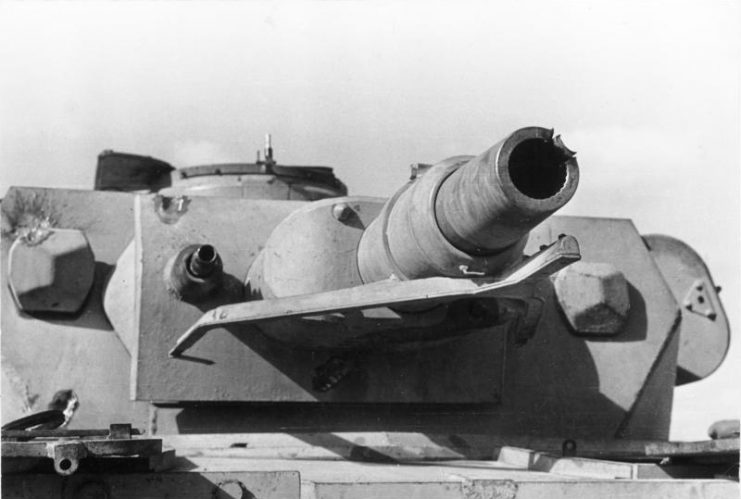 A Panzer IV Ausf. E showing signs of weapon impacts on the turret and the edge of the gun barrel.Photo: Bundesarchiv, Bild 101I-783-0117-113 Dörner CC-BY-SA 3.0