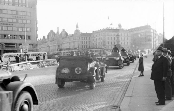 German troops enter Oslo, May 1940. In the background is the Victoria Terrasse, which later became the headquarters of the Gestapo. By Bundesarchiv Bild CC-BY-SA 3.0