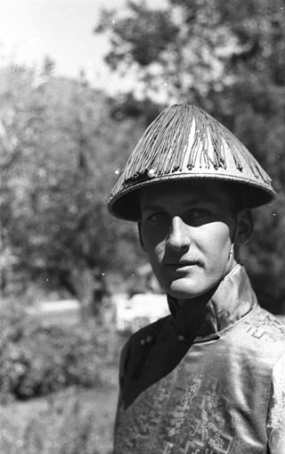 A young Englishman, member of the Secret Intelligence Service, in Yatung, Tibet, photographed by Ernst Schäfer in 1939.Photo: Bundesarchiv, Bild 135-S-06-07-32 / CC-BY-SA 3.0