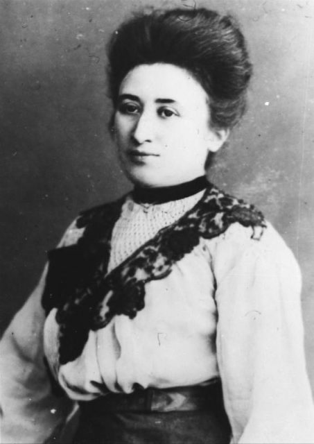 Rosa Luxemburg, 1915. By Bundesarchiv Bild CC BY SA 3.0