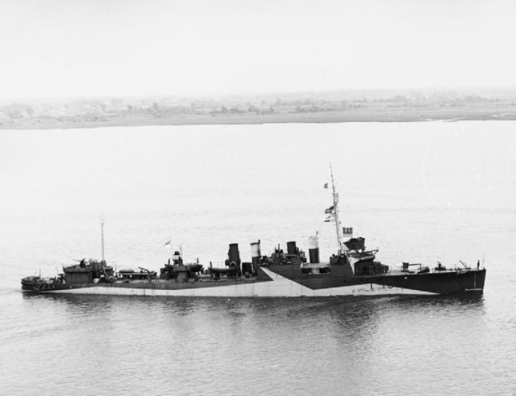 HMS Churchill Underway, leaving a US Navy yard.