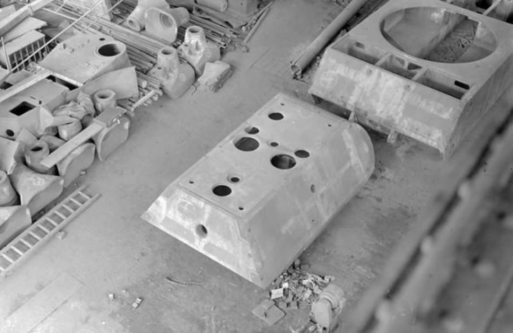 Maus turret and hull Maus turret at the Krupp factory in Essen