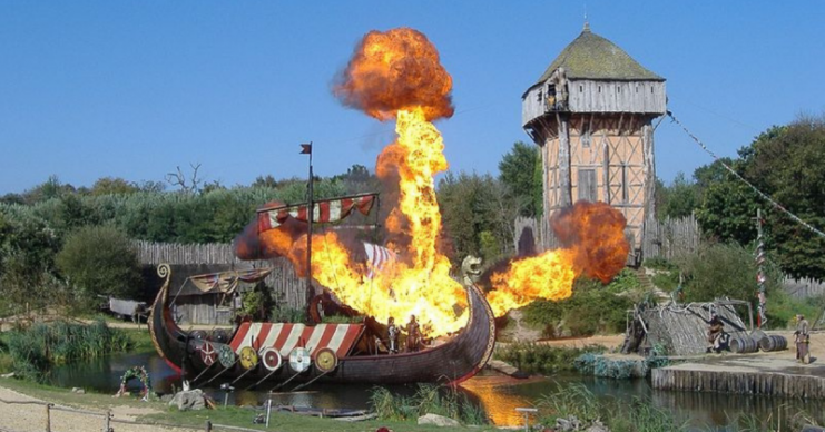 The highlight of the ‘Vikings’ show at the Grand Parc du Puy du Fou. By Padpo -CC BY-SA 3.0