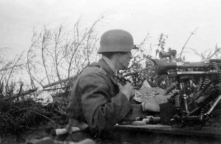 Wehrmacht soldier with a machine gun MG34