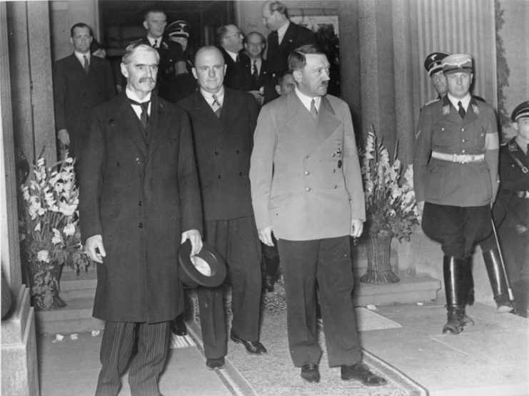 Chamberlain (left) and Hitler leave the Bad Godesberg meeting, September 23, 1938. Photo: Bundesarchiv, Bild 183-H12751 / CC-BY-SA 3.0