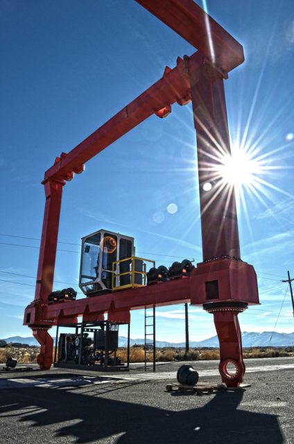 100-ton crane at Sierra Army Depot.Photo: USACE HQ CC BY 2.0
