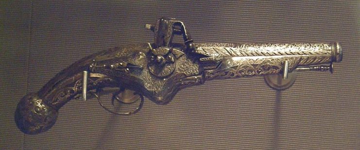 Spanish wheellock pistol from the late 17th century.Photo: Luis García CC BY-SA 3.0