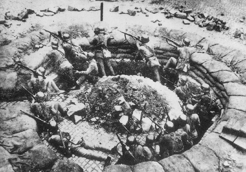 A Chinese machine gun nest. Note the German M35 used by the NRA soldiers.
