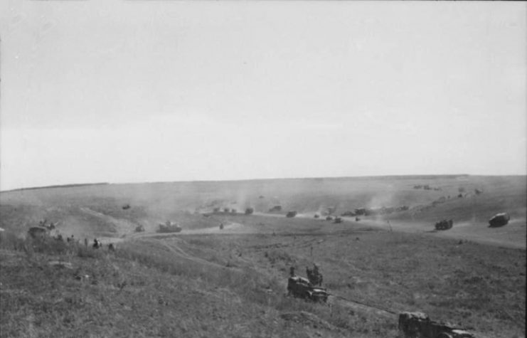 Vehicles of II SS-Panzer Corps advancing toward Prokhorovka on 11 July.Photo: Bundesarchiv, Bild 101I-022-2924-14 / Kipper / CC-BY-SA 3.0