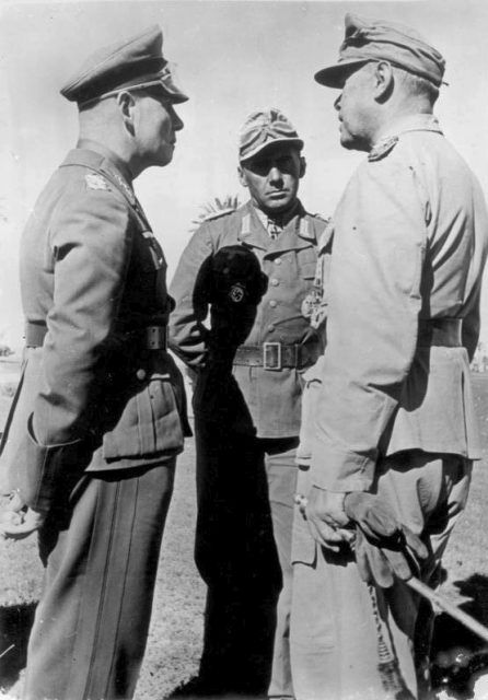 North Africa, February 1942. Kesselring (right) meets with Erwin Rommel (left) and Fritz Bayerlein of the Afrika Korps.Photo: Bundesarchiv, Bild 146-1989-089-00 / CC-BY-SA 3.0