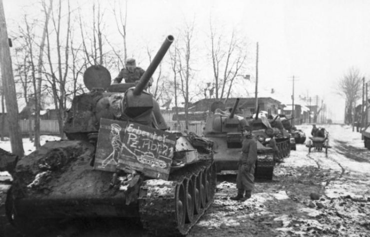 Captured T-34 Model 1943 tanks pressed into service with the Wehrmacht, January 1944.Photo: Bundesarchiv, Bild 101I-277-0836-04 Jacob CC-BY-SA 3.0
