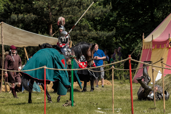 Medieval knight defeated in jousting.