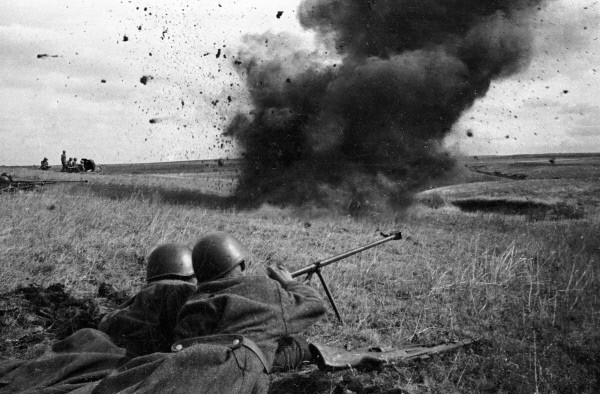 Soviet PTRD anti-tank rifle team during the fighting. 