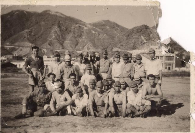 44 RM Cdos with Japanese prisoners.Photo: Commando Veterans Archive CC BY-NC-ND 4.0.