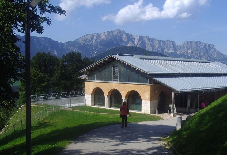 The Documentation Center Obersalzberg near Berchtesgaden, Bavaria, opened in 1999, reports on the Nazi dictatorship there; in the background the Untersberg massif, on the left the Berchtesgadener Hochthron (1972 m) and on the right the Salzburg Hochthron (1852 m).Photo: Werudolf CC BY-SA 3.0