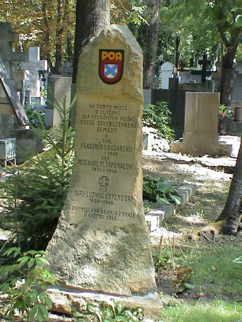 Mass grave of two generals and 187 unknown ROA soldiers, Olšanské Hřbitovy cemetery in Prague. Photo: Dezidor CC BY-SA 3.0