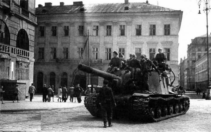 Assault gun ISU-152 in Lvov July 1944