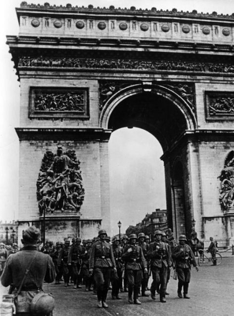 German troops in Paris. By Bundesarchiv – CC BY-SA 3.0 de