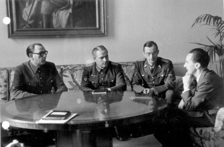 Vlasov and General Georgi Zhilenkov (center) meeting Joseph Goebbels (February 1945). By Bundesarchiv – CC BY-SA 3.0 de