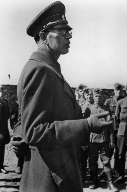 Vlasov talking to volunteers on November 18, 1944. By Bundesarchiv – CC BY-SA 3.0 de