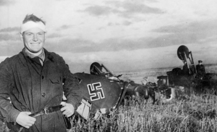 Fighter pilot of the 237th Fighter Aviation Regiment of the 220th Fighter Aviation Division of the 16th Air Army of the Stalingrad Front Sergeant Ilya Mikhailovich Chumbarev from the wreckage of the German reconnaissance aircraft Focke-Wulf Fw 189 shot down by him using the ram of the German reconnaissance aircraft Focke-Wulf Fw 189. 1942
