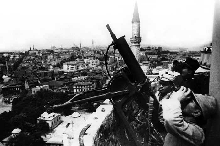 Turkish MG08 team on the minaret of the Hagia Sophia Museum, 1941.