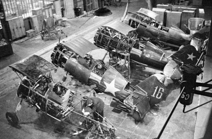 Aircraft in repair at a Moscow factory during WWII. Photo: RIA Novosti archive, image #59544 / Oustinov / CC-BY-SA 3.0