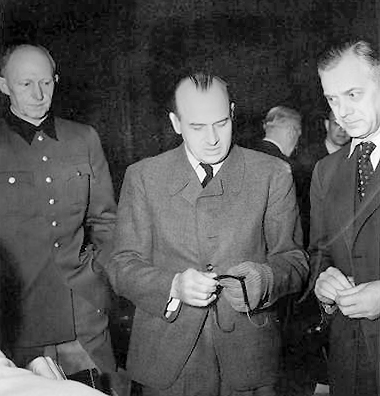 Rosenberg (right) at the Nuremberg trials, with Hans Frank (centre) and Alfred Jodl