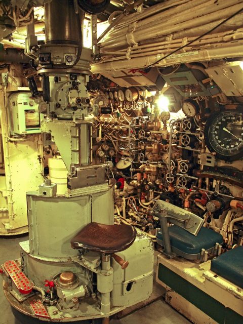 The navigation periscope in the control room of the WWII design British submarine HMS Alliance.Photo: Anguskirk CC BY-NC-ND 2.0