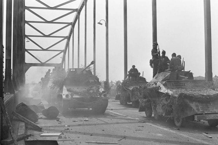 ” A bridge too far ” Shooting of a scene in Deventer on 18 May 1976. German vehicles are crossing the bridge. Photo by ob Mieremet / Anefo – Nationaal Archief Filmopnamen CC BY-SA 3.0 nl