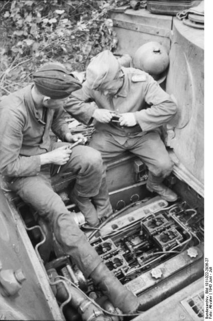 Crew working on the engine through the hatch on the rear hull roof Photo by Bundesarchiv, Bild 101I-022-2936-27 / Altvater / CC-BY-SA 3.0