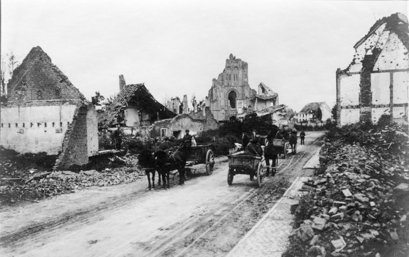 War damage in Flanders in 1914 Photo by Bundesarchiv, Bild 146-2008-0084 / CC-BY-SA 3.0