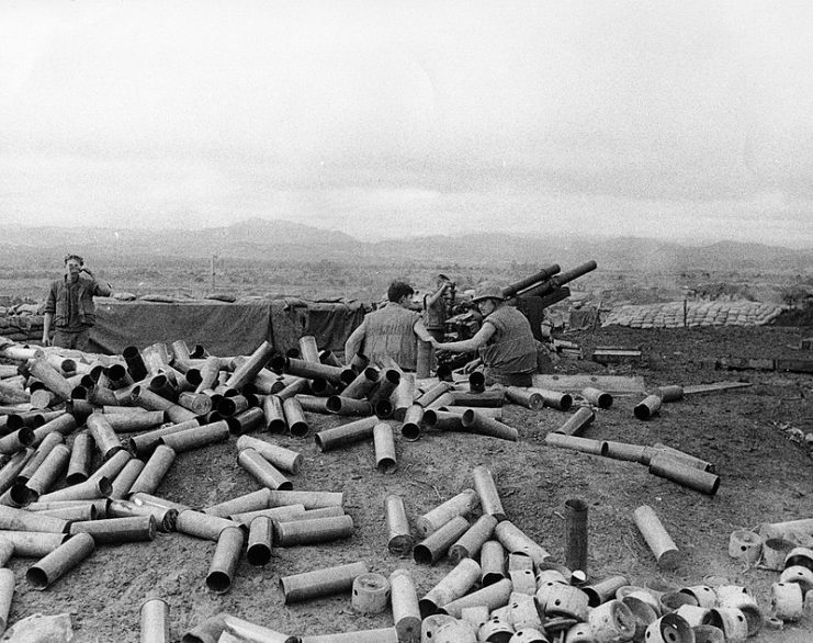 Company E, 2 12 Marines 105mm firing in support of 1 1 Marines near Con Thien, 25 November 1967