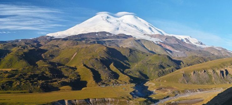 View of Elbrus from the north. Photo: Lev Kalmykov / CC BY-SA 4.0