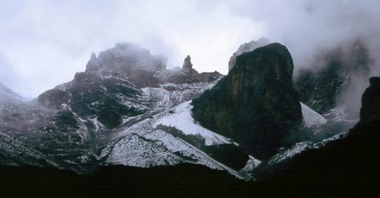Krapf Rognon (4,800 m (15,748 ft)) and Krapf glacier. Photo: Mehmet Karatay / CC BY-SA 3.0
