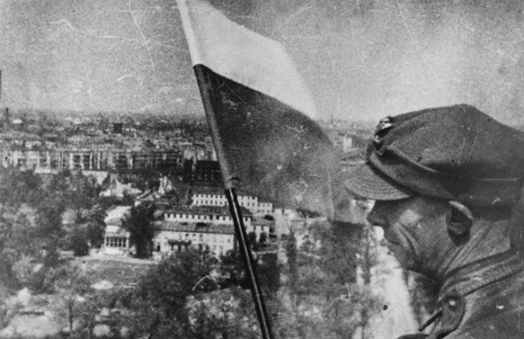 Polish flag raised on the top of the Berlin Victory Column on May 2, 1945.