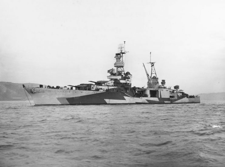 The U.S. Navy heavy cruiser the USS Louisville (CA-28) off the Mare Island Naval Shipyard, California (USA), on December 17, 1943. The ship’s camouflage scheme is probably Measure 32, Design 6d. Note that no hull number was painted on the bow.