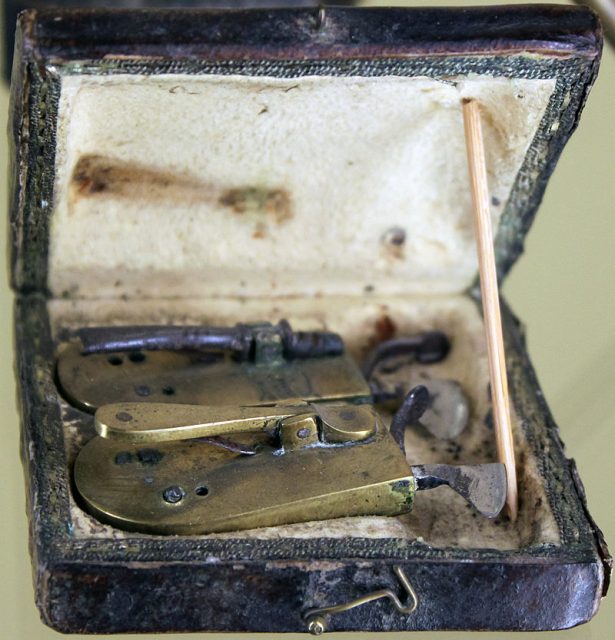 Bloodletting set of a barber surgeon, beginning of 19th century, Märkisches Museum Berlin Photo by Anagoria -CC BY 3.0