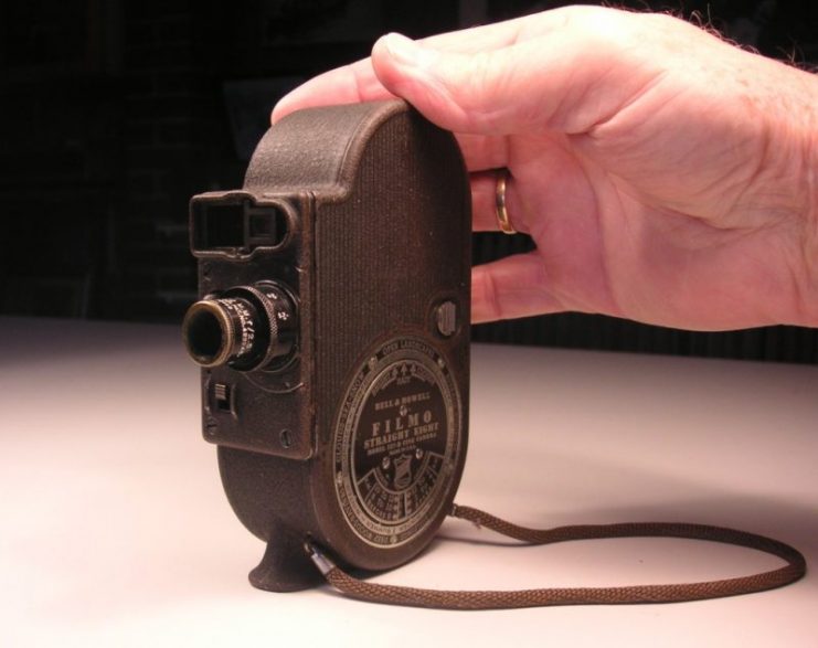 Bell & Howell 8mm amateur camera Filmo Straight Eight. Photo: Holger.Ellgaard / CC BY-SA 3.0