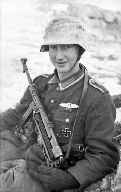 German soldier with an MP 40 on the Eastern Front, 1944. By Bundesarchiv – CC BY-SA 3.0 de