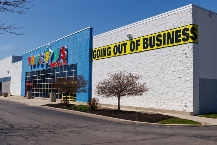 Muncie – Circa April 2018: Toys “R” Us Retail Strip Mall Location. Toys “R” Us is going out of business after filing bankruptcy I