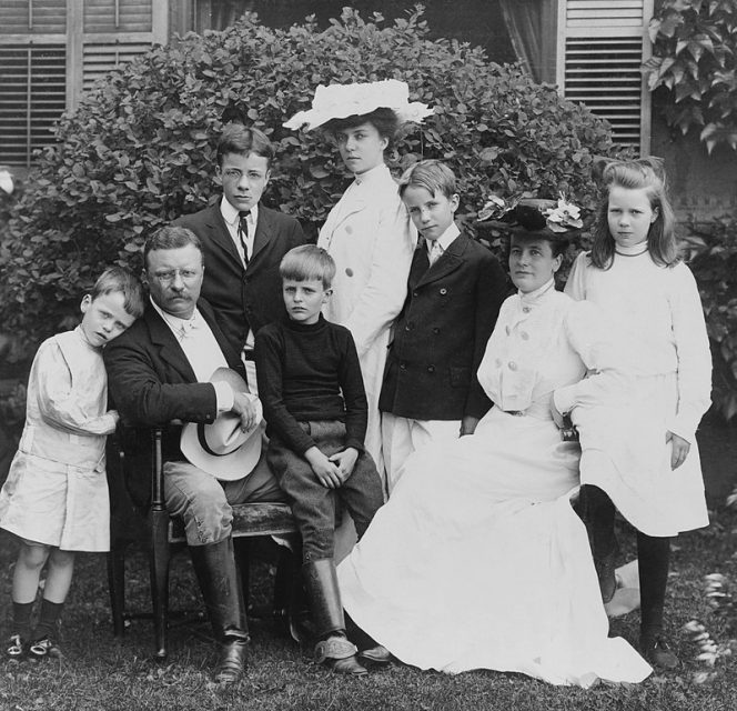 The Roosevelt family in 1903 with (L-R) Quentin, TR, Ted, Archie, Alice, Kermit, Edith, and Ethel.
