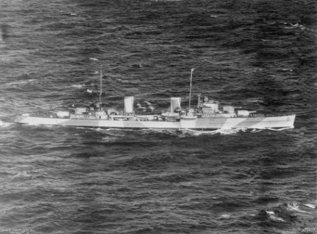 Sydney underway in August 1941. The ship’s first camouflage pattern can be seen on the starboard flank. Shortly after this photograph was taken, the camouflage pattern was changed.