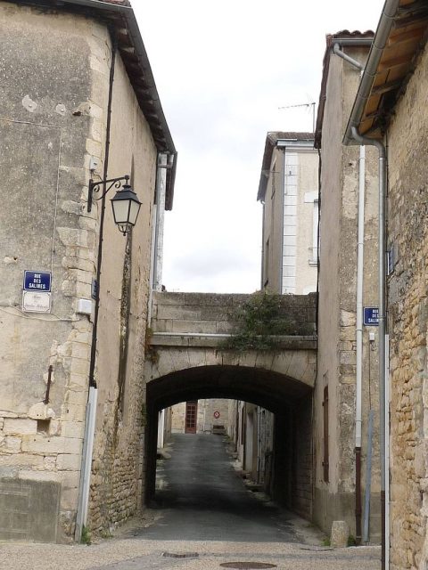 Ruffec, Ruffec, Charente, France Photo by Jack ma CC BY-SA 3.0