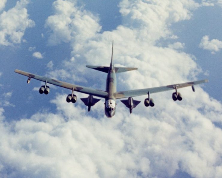 B-52H modified to carry two Lockheed D-21B drones