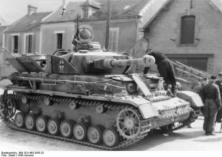 A Panzer IV of the 12th SS Panzer Division. By Bundesarchiv – CC BY-SA 3.0 de