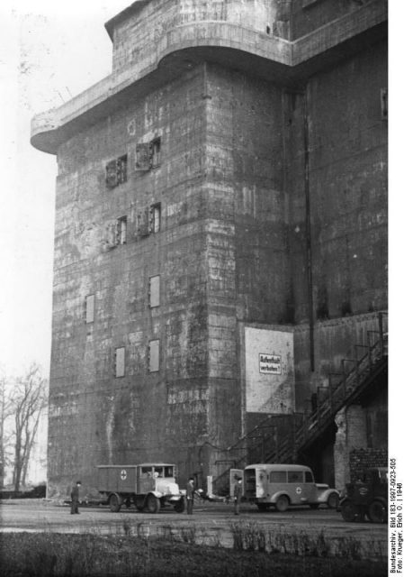 The Zoo tower in 1946.By Bundesarchiv – CC BY-SA 3.0 de